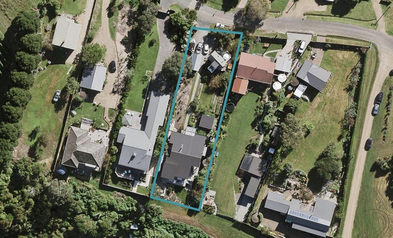 8 Shelly Beach Road, Surfdale, Waiheke Island - Carousel 1