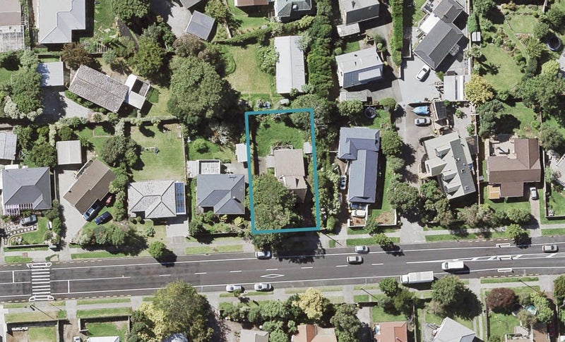 82 Gills Road, Bucklands Beach, Auckland - Carousel 1