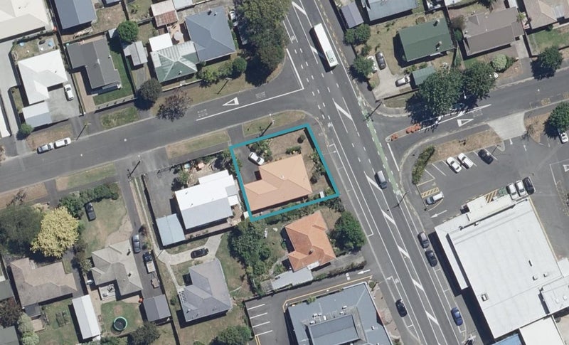 1037 Heaphy Terrace, Fairfield, Hamilton - Carousel 1