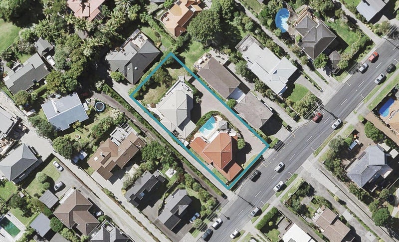 2/62 Aberdeen Road, Campbells Bay, Auckland - Carousel 1