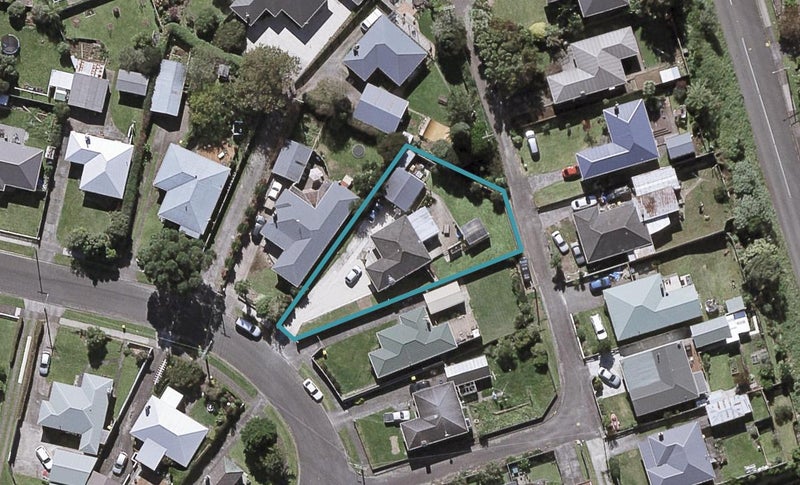11 Barry Street, Ferndale, New Plymouth - Carousel 1