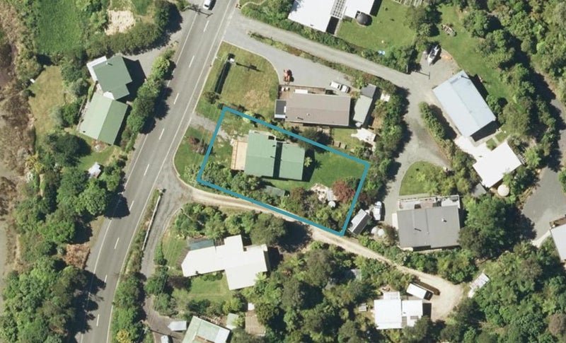 1732 Queen Charlotte Drive, Picton - Carousel 1