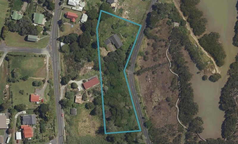 33 Clendon Esplanade, Rawene, Kaikohe - Carousel 1