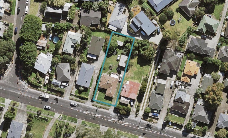 17 Raleigh Road, Northcote, Auckland - Carousel 1