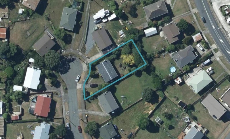 8 Arero Place, Titahi Bay, Porirua - Carousel 1