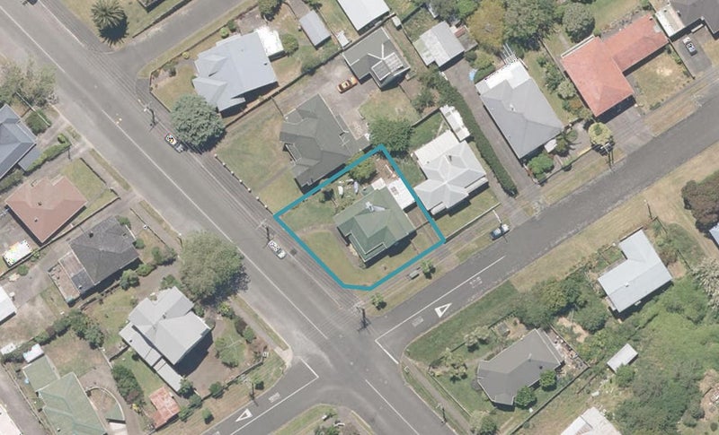 8 Carlton Avenue, Gonville, Whanganui - Carousel 1