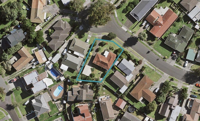 16 Glengowan Place, Conifer Grove, Takanini - Carousel 1