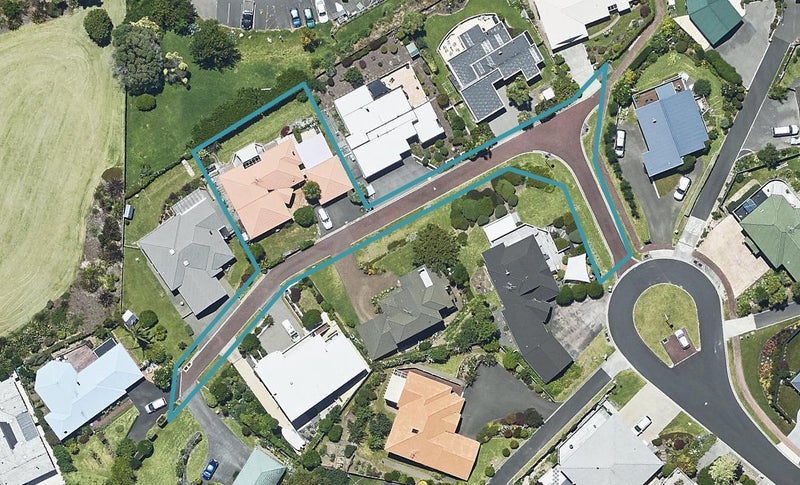 10 Lorrigan Way, Welcome Bay, Tauranga - Carousel 1