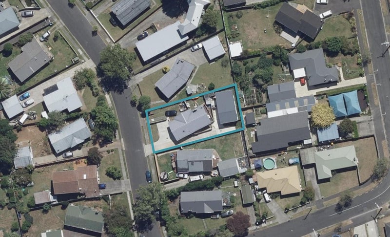 28 Joanna Place, Deanwell, Hamilton - Carousel 1