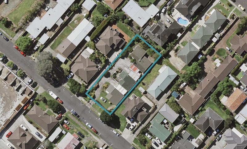 3/11 Thornton Road, Milford, Auckland - Carousel 1