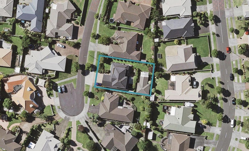 8 Campian Place, Golflands, Auckland - Carousel 1