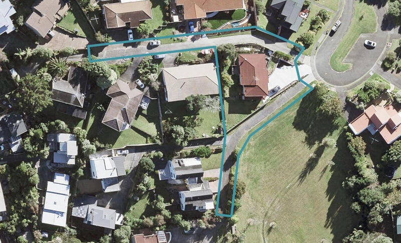 17 Cairnbrae Court, Northcross, Auckland - Carousel 1