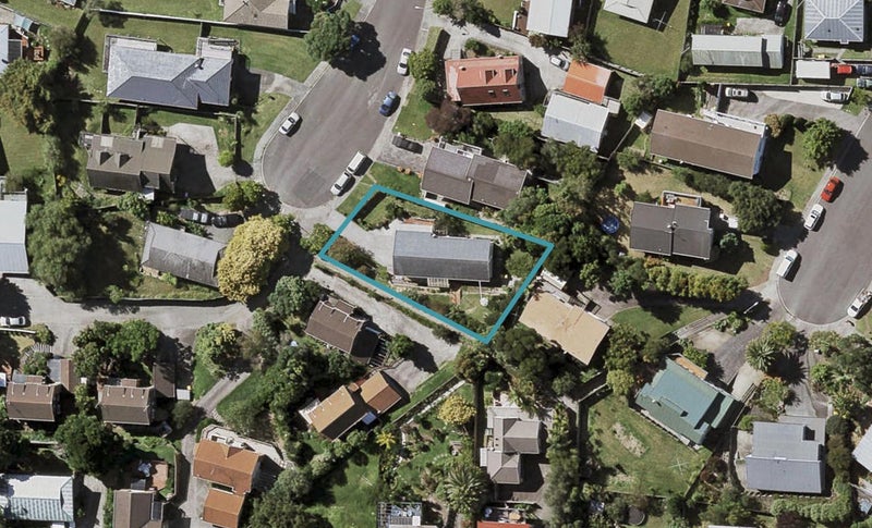 8 Helicon Place, Totara Vale, Auckland - Carousel 1