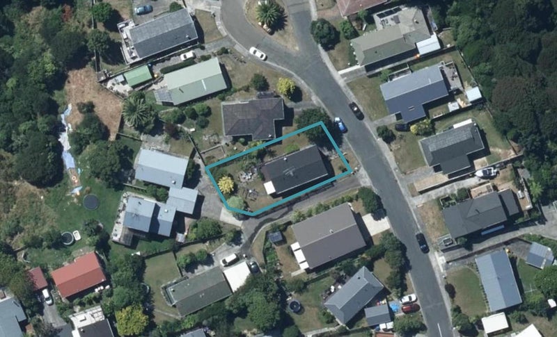 11 Carvel Lane, Whitby, Porirua - Carousel 1