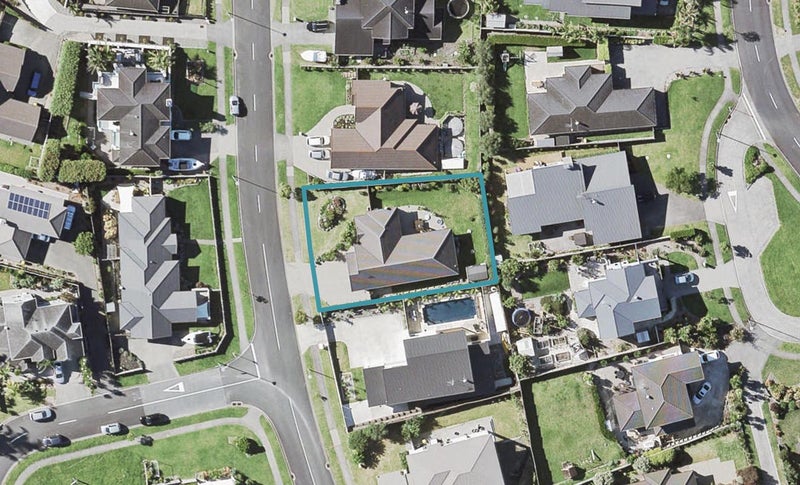 33 Intrepid Crescent, Beachlands, Auckland - Carousel 1