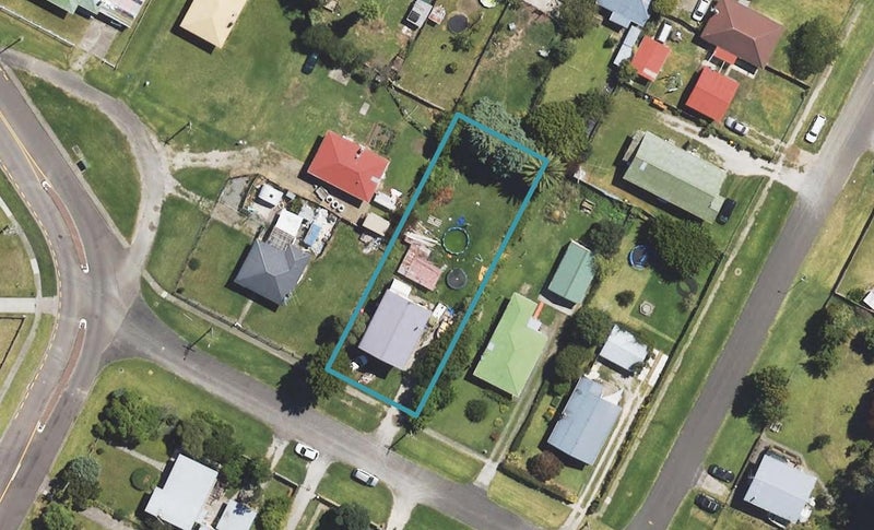 4 Baty Street, Kaiti, Gisborne - Carousel 1