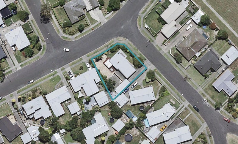 2 Fife Crescent, Tamatea, Napier - Carousel 1