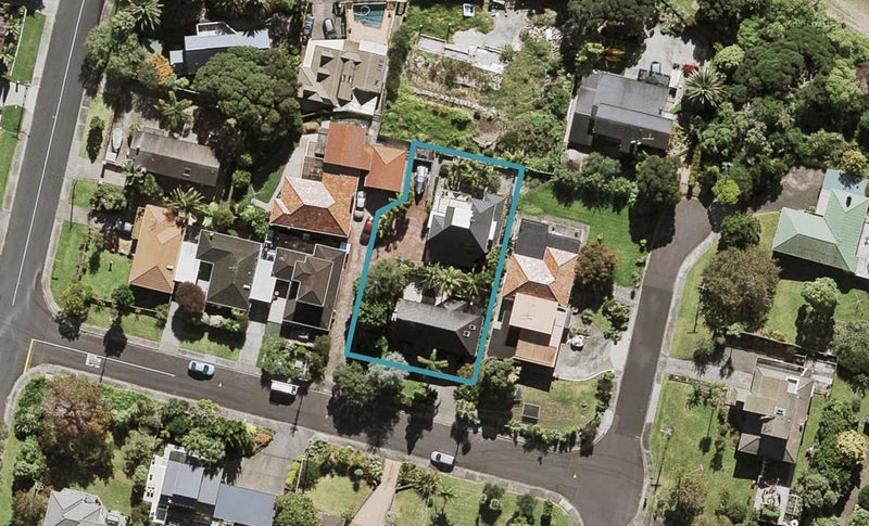 44 Hoskins Avenue, Hillsborough, Auckland - Carousel 1