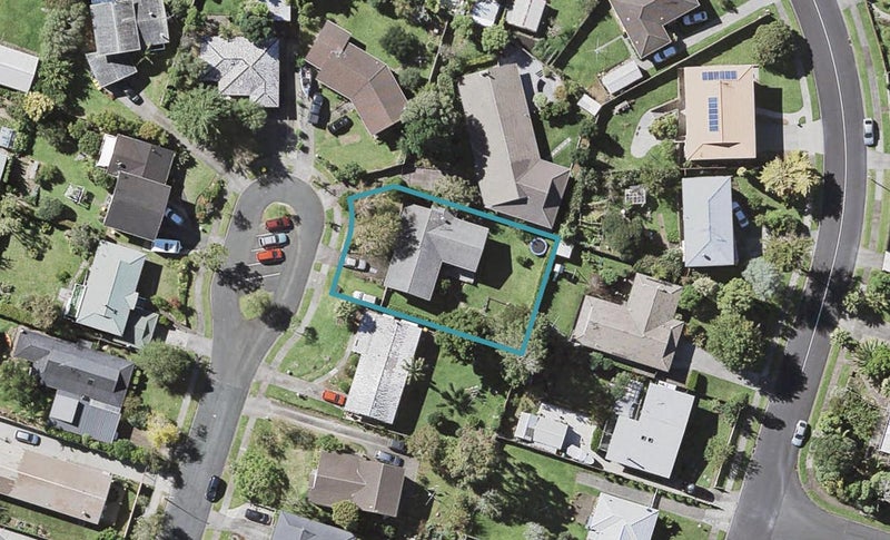 11 Baringa Place, Botany Downs, Auckland - Carousel 1