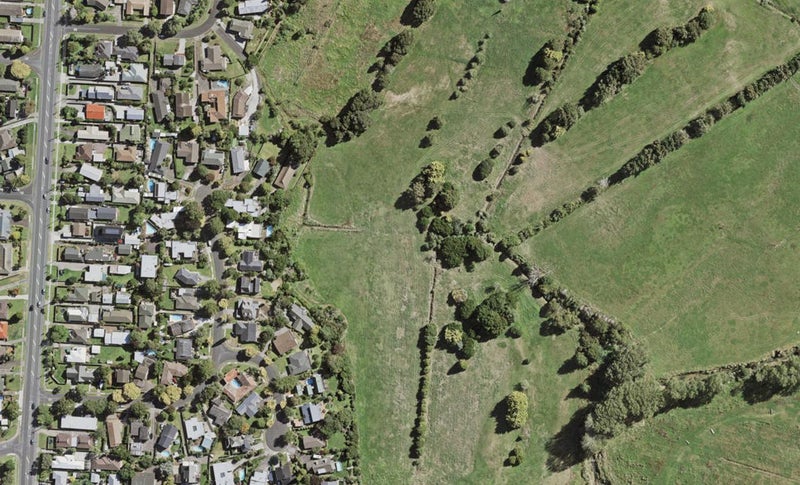 208 Otuwairoa Esplanade, Ōpaheke, Papakura - Carousel 1