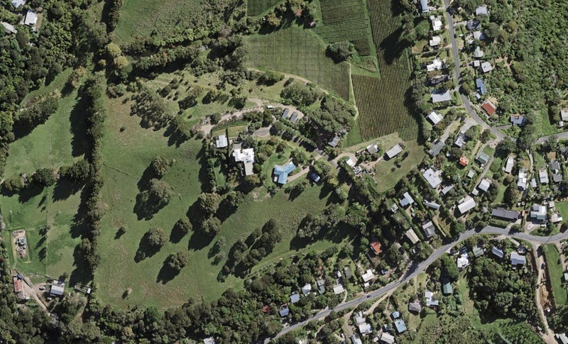 2 Gulf Place, Oneroa, Waiheke Island - Carousel 1