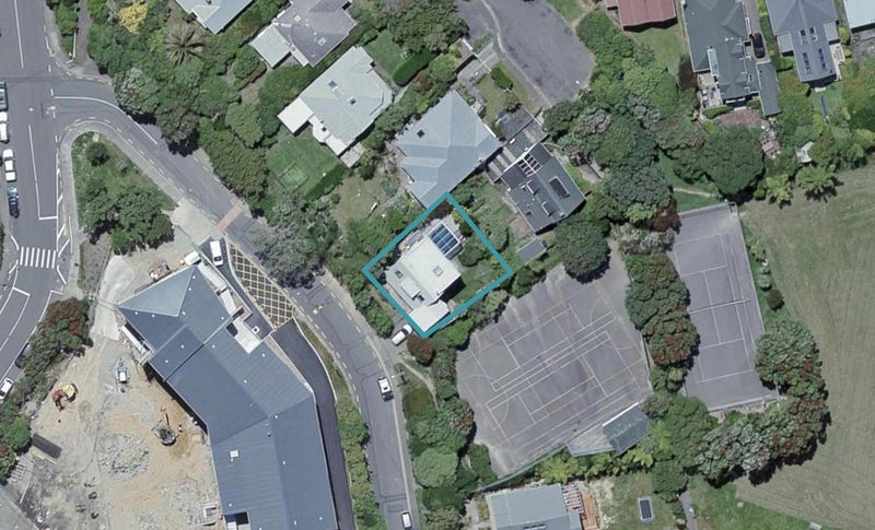 11 Harbour View Road, Northland, Wellington - Carousel 1