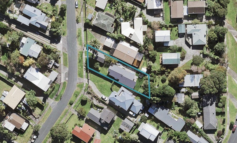 21 Rambler Crescent, Beach Haven, Auckland - Carousel 1