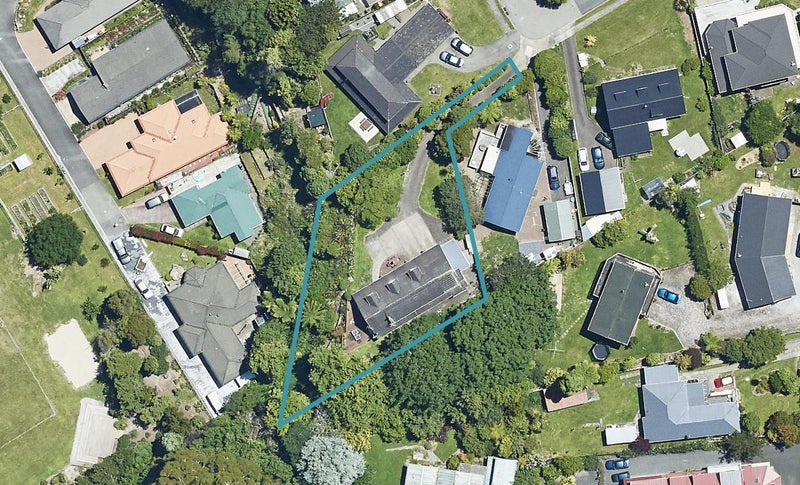 8 Rika Place, Kawaha Point, Rotorua - Carousel 1