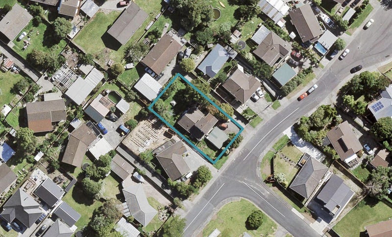 10 Landow Place, Henderson, Auckland - Carousel 1