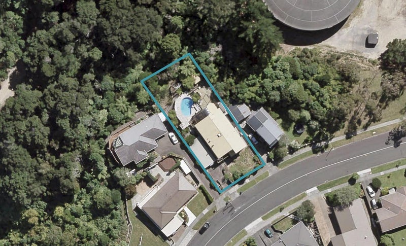 11 King Charles Drive, Kingsley Heights, Upper Hutt - Carousel 1