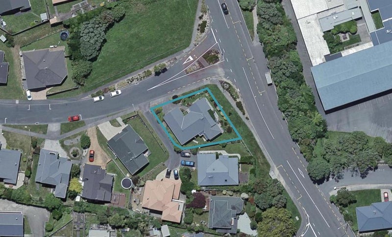 1 Ring Lane, Paparangi, Wellington - Carousel 1