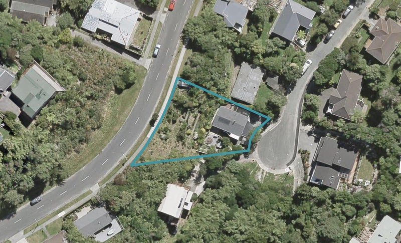 10 Atahu Grove, Tirohanga, Lower Hutt - Carousel 1