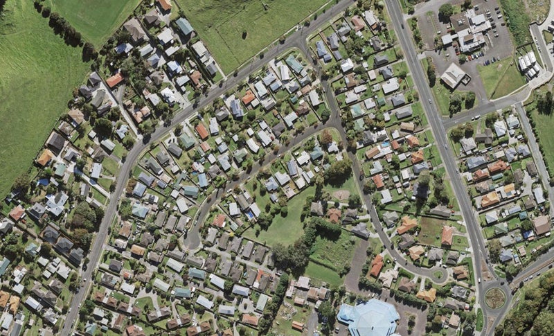 9 Koru Street, Mangere Bridge, Auckland - Carousel 1