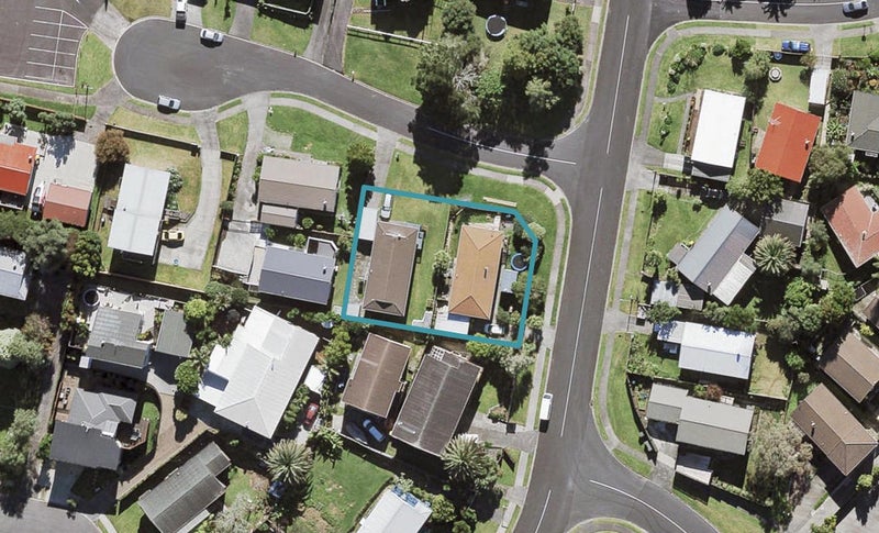18 Cyril Crescent, West Harbour, Auckland - Carousel 1