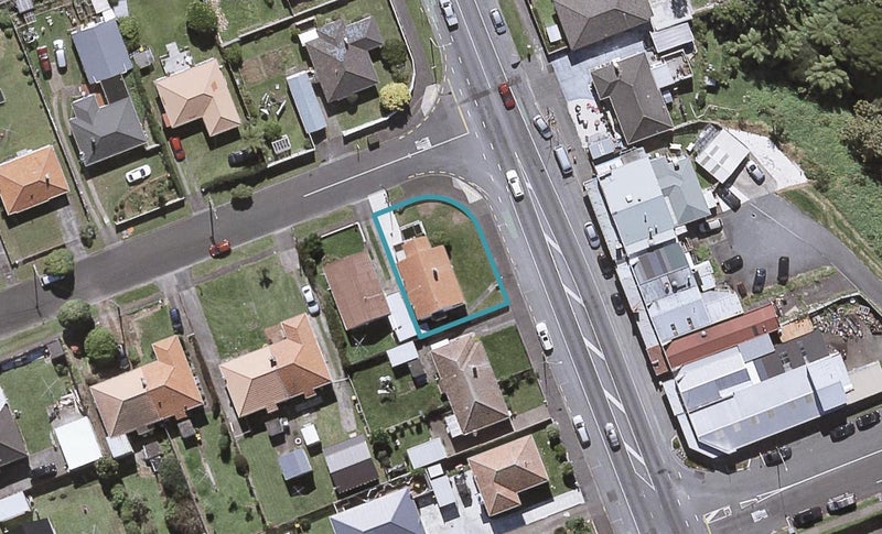 202 Coronation Avenue, Welbourn, New Plymouth - Carousel 1
