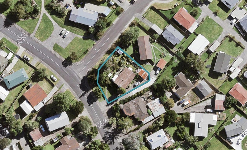 27 Farwood Drive, Henderson, Auckland - Carousel 1