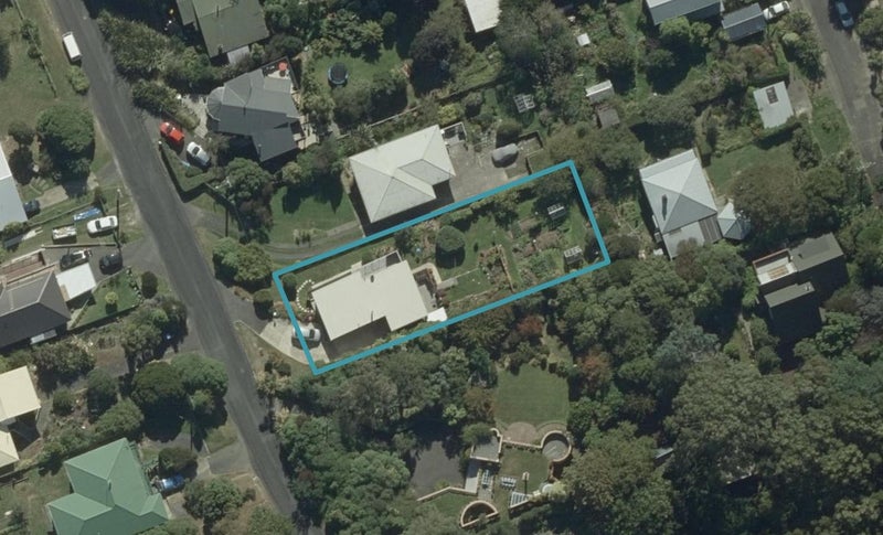 31 Frances Street, Broad Bay, Dunedin - Carousel 1