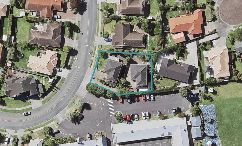 1/8 Oakridge Way, Northpark, Auckland - Carousel 1