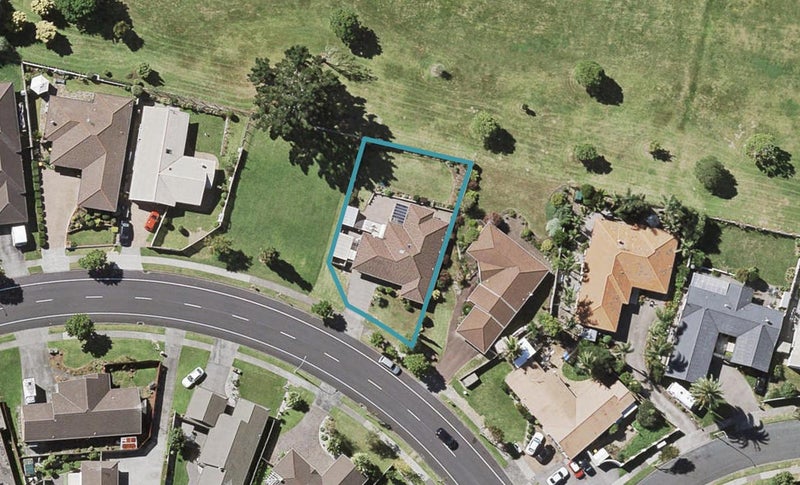 41 Golfland Drive, Golflands, Auckland - Carousel 1