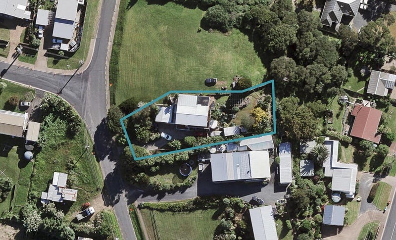 3 Whakarite Road, Ostend, Waiheke Island - Carousel 1