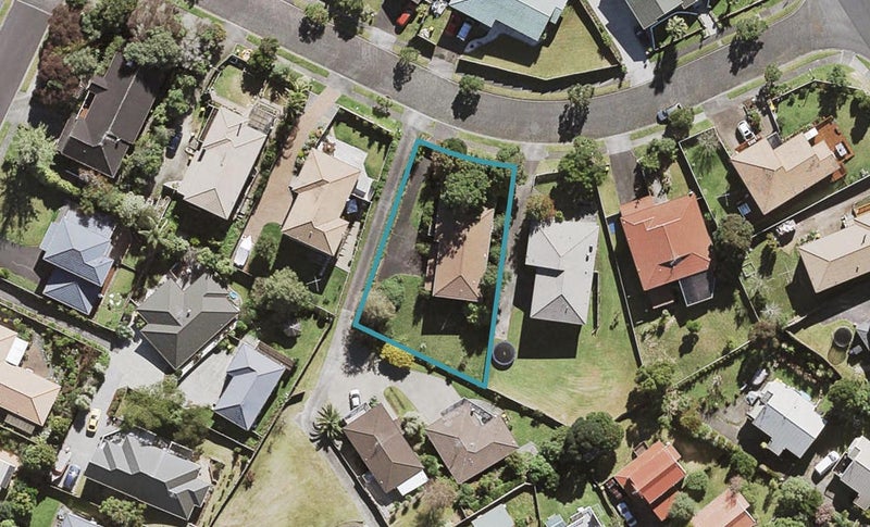 8 Chedworth Drive, Glenfield, Auckland - Carousel 1