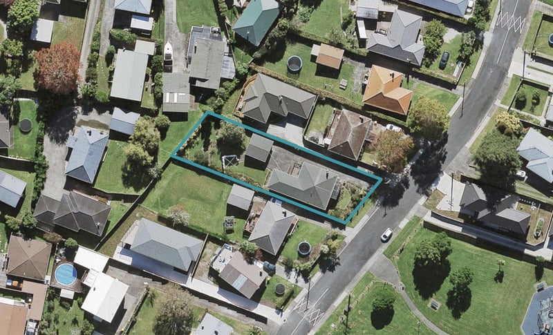 23 Kirrie Avenue, Te Atatu South, Auckland - Carousel 1