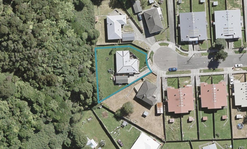 43 Hanson Grove, Stokes Valley, Lower Hutt - Carousel 1