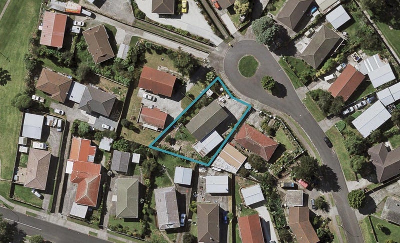 6 Pesaro Place, Clover Park, Auckland - Carousel 1