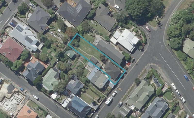 41 Falkland Street, Maori Hill, Dunedin - Carousel 1