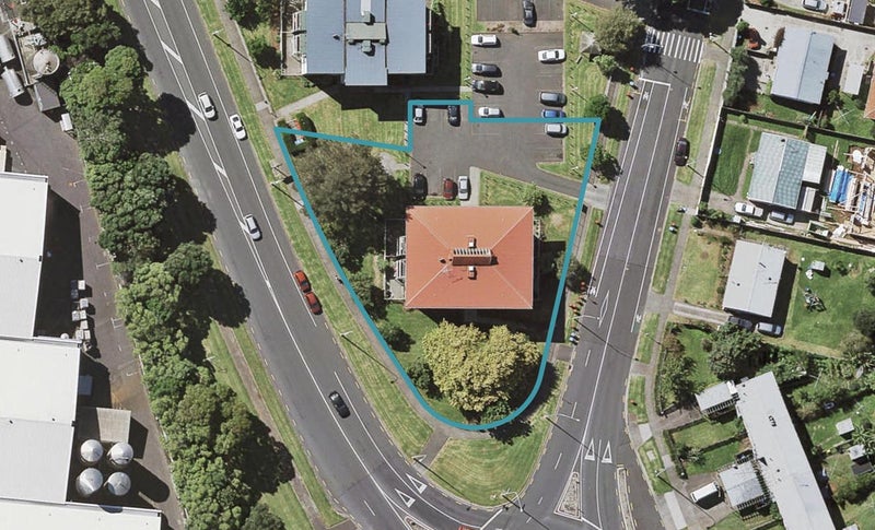 1/197 Pilkington Road, Point England, Auckland - Carousel 1