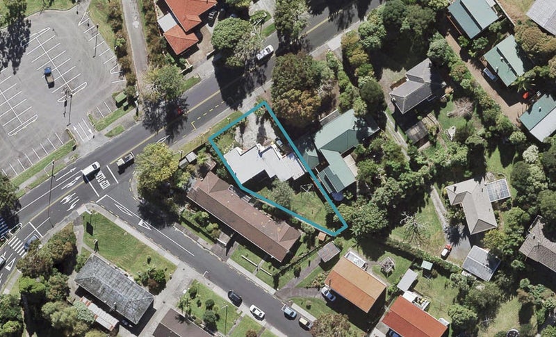 21 Edmonton Road, Henderson, Auckland - Carousel 1
