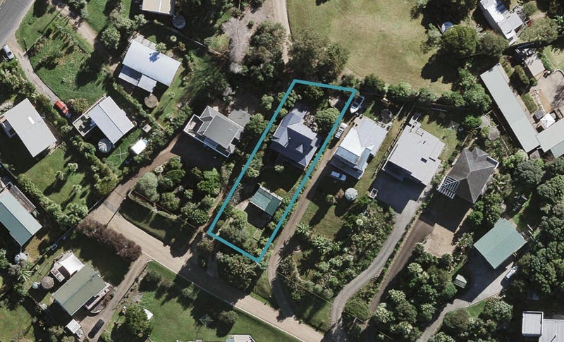 10 Dickson Road, Surfdale, Waiheke Island - Carousel 1