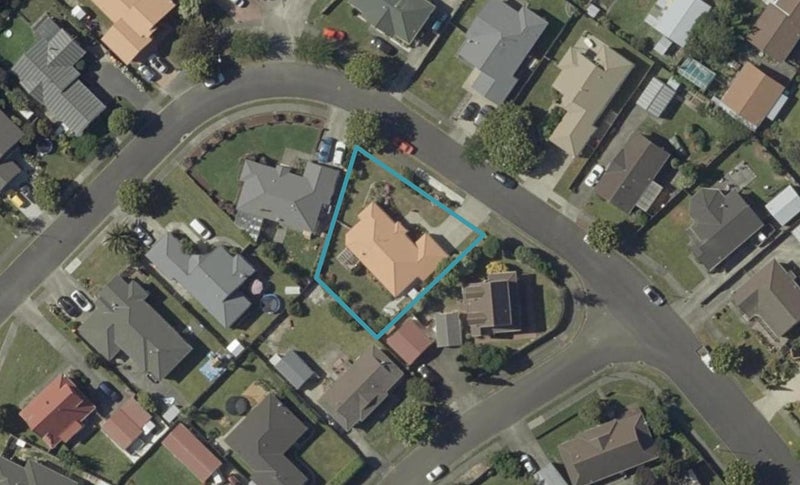 33 Dalfield Place, Highbury, Palmerston North - Carousel 1