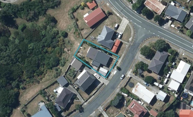 4 Humphreys Grove, Titahi Bay, Porirua - Carousel 1